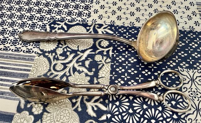 Mestolo e pinza per alimenti