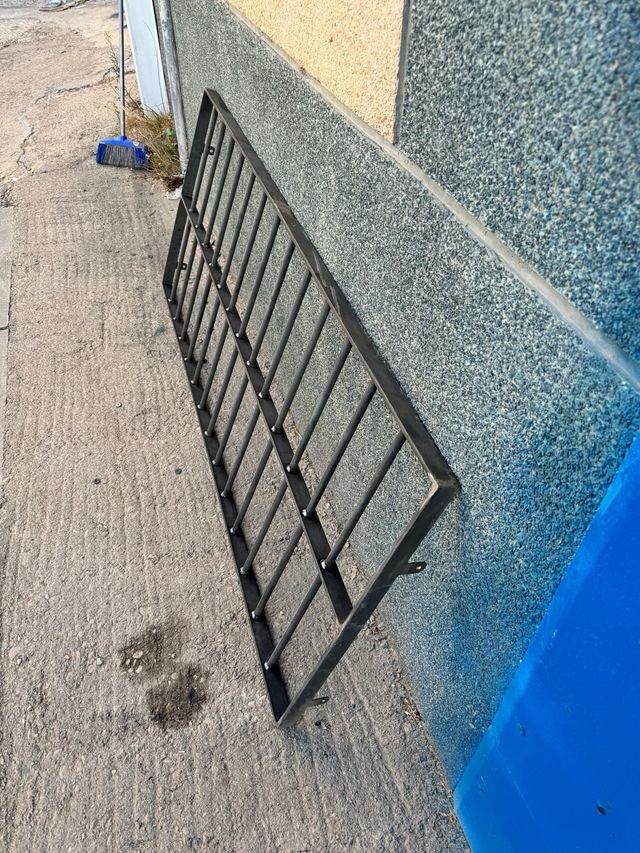 REJA BARROTES MACIZA