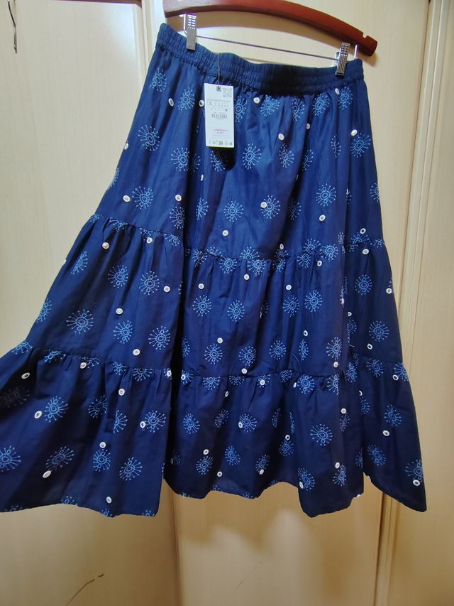 Falda larga bordada y espejitos nueva 