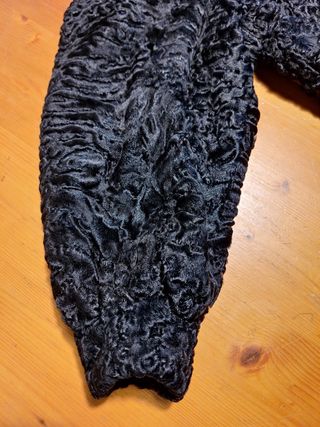 Abrigo de mujer de astracán negro