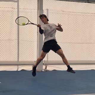Entrenador Cualificado. Jugador Alto Rendimiento.