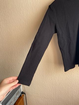 Top negro asimetrico - mango