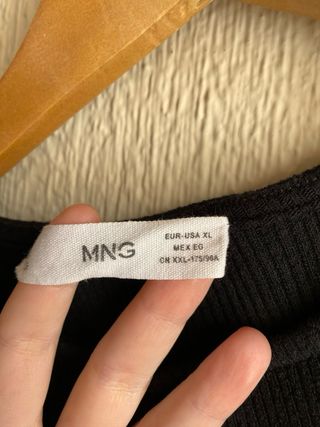 Top negro asimetrico - mango