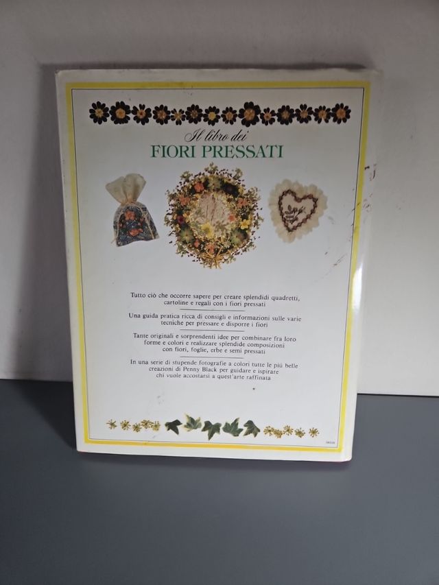 Il libro dei fiori pressati