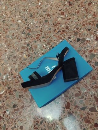 Sandalias de plataforma negras Mustang