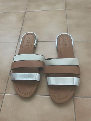 Sandalias planas de Zara