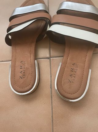 Sandalias planas de Zara