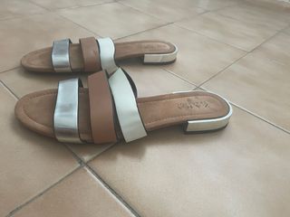 Sandalias planas de Zara