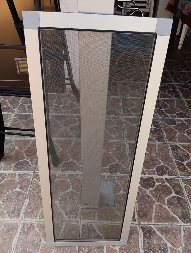 Mosquitera de aluminio.
