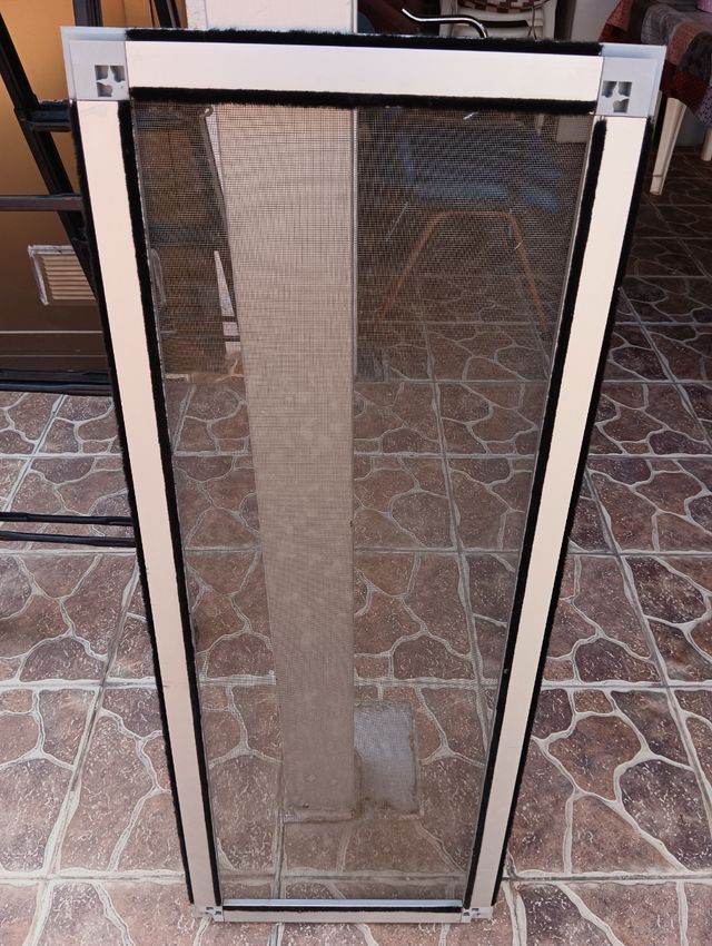 Mosquitera de aluminio.