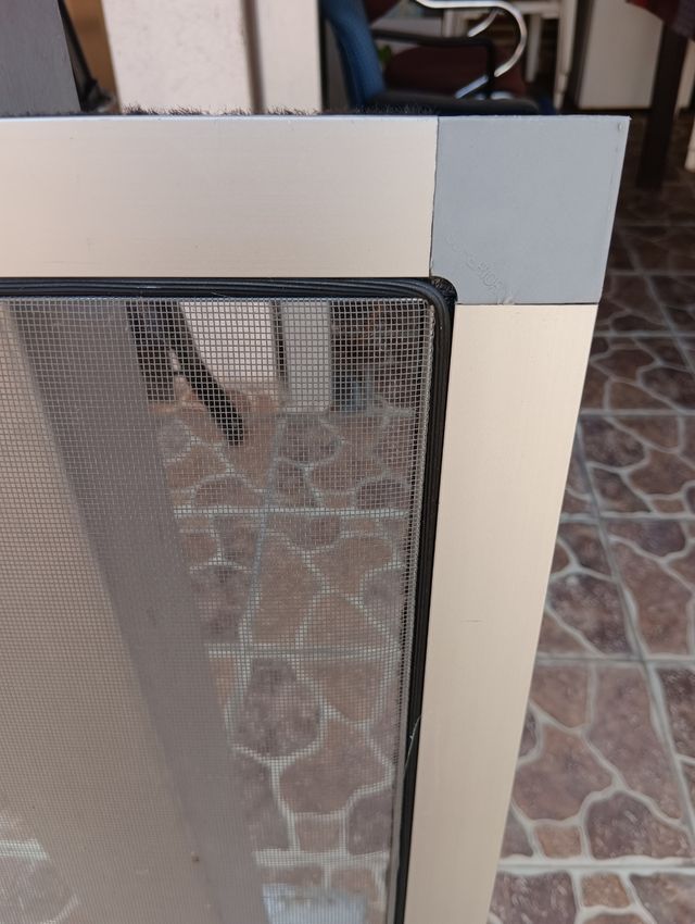 Mosquitera de aluminio.