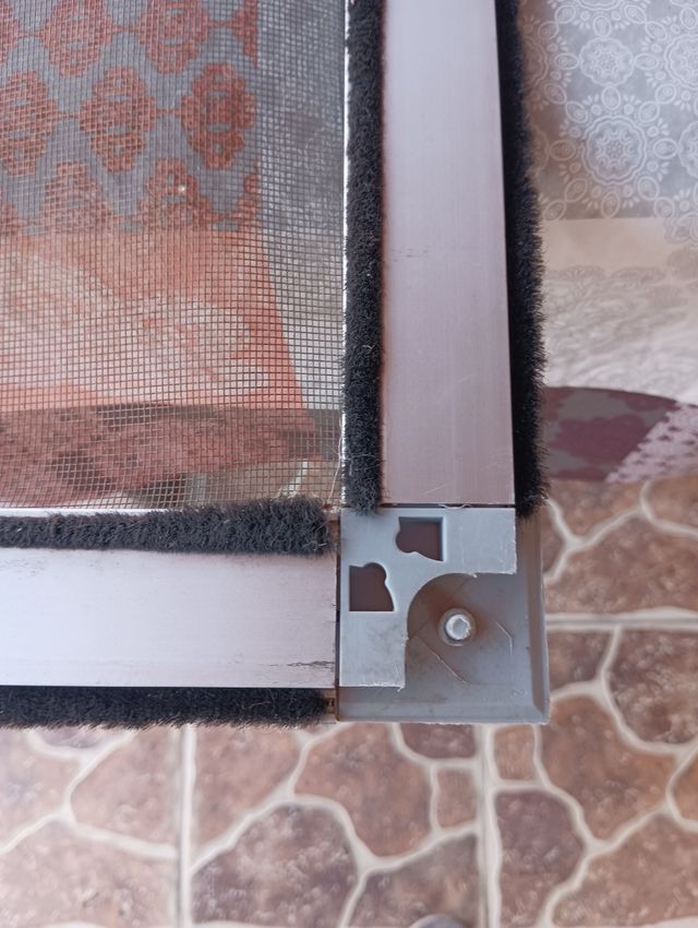 Mosquitera de aluminio.