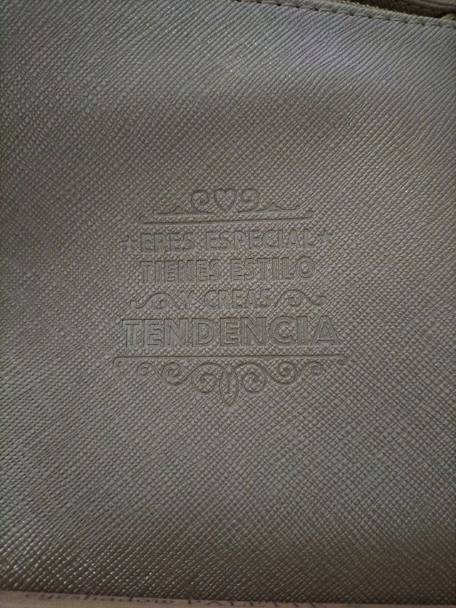 Lote neceser con mensaje y paleta de sombras