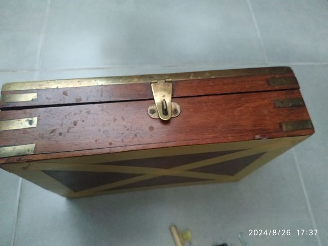 Caja Inglesa madera y latón