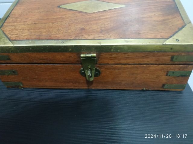 Caja Inglesa madera y latón