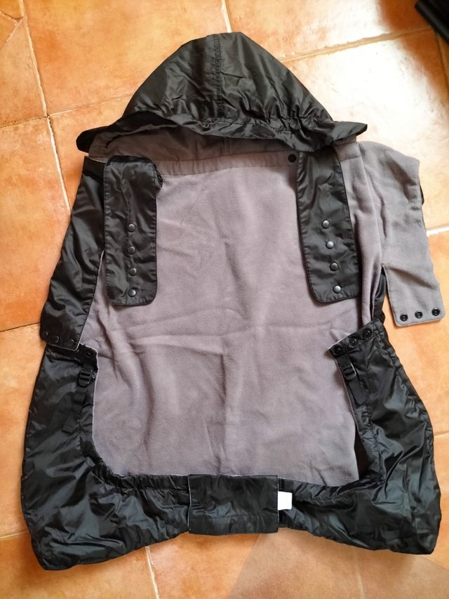 Fular, mochila, camiseta de porteo y abrigo