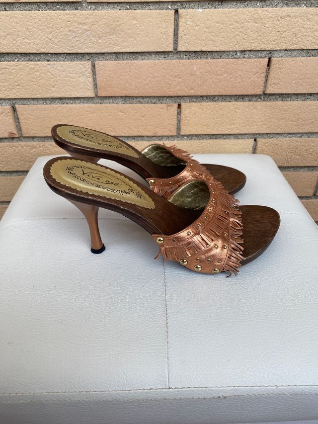 Zoccoli vivi osè legno con frange 37