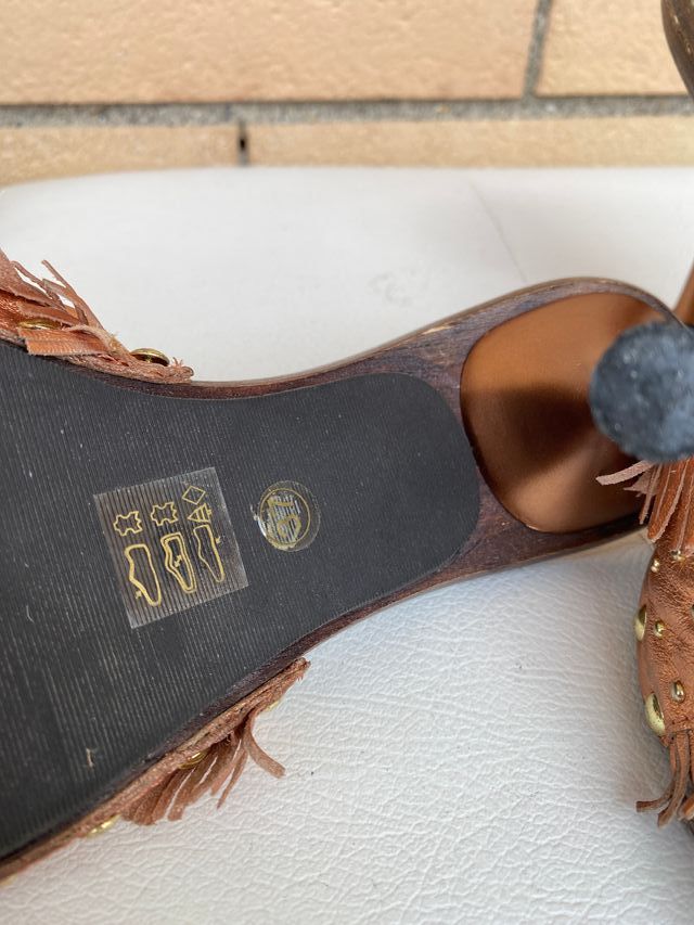 Zoccoli vivi osè legno con frange 37