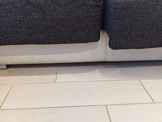 Sofá blanco y negro viscoelástica