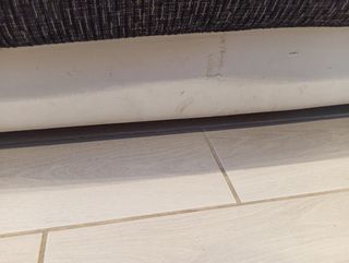 Sofá blanco y negro viscoelástica