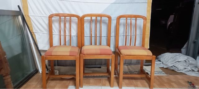 3 sillas nuevas azules y 4 naranjas