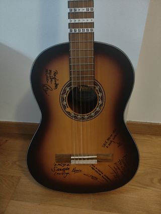Vendo guitarra clásica casi nueva