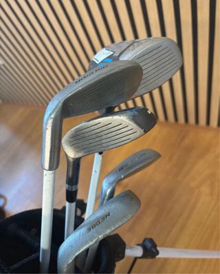 Bolsa wilson junior con palos de golf