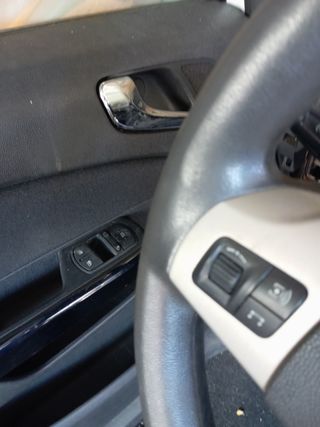 Opel Corsa 1.3 faro retrovisor piloto botón malete