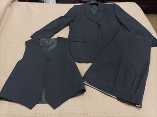 Traje hombre gris verdoso completo