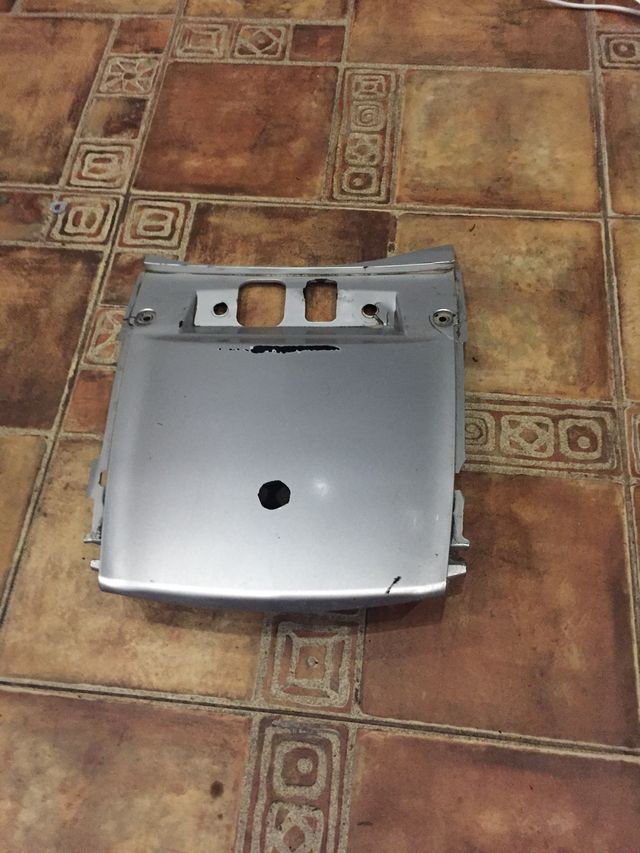 Tapa trasera suzuki burgman 125 uh125