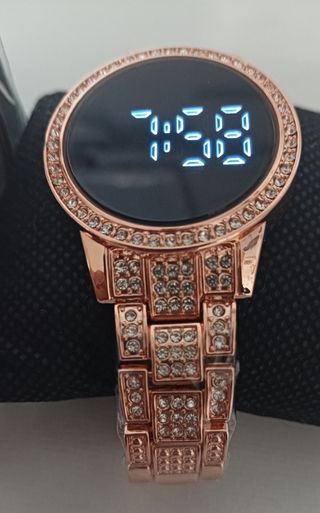 Reloj de mujer digital +pulseras nuevo