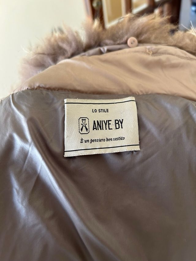 Piumino bomber colore beige Aniye By
