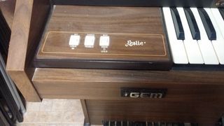 Piano órgano de música