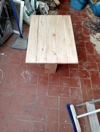 Mesa auxiliar interior y exterior maciza