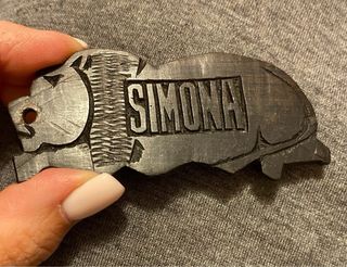 Portachiavi in legno intagliato a mano