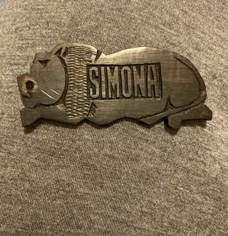 Portachiavi in legno intagliato a mano