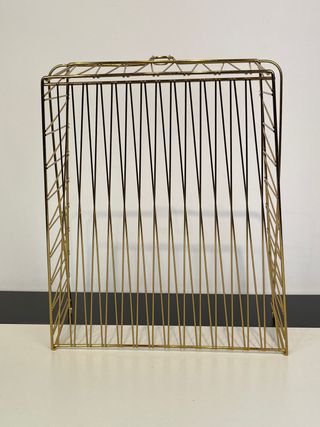 Cesta colgante dorada