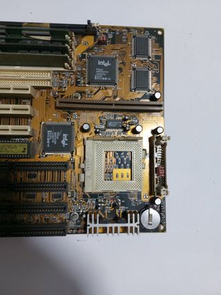 PLACA BASE DE ORDENADOR ANTIGUO 
