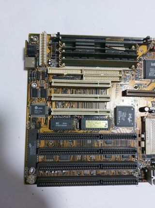 PLACA BASE DE ORDENADOR ANTIGUO 
