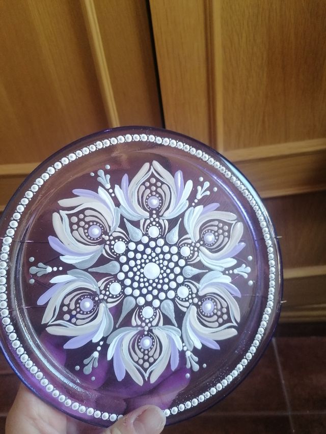 Plato pintado a mano