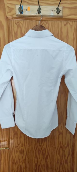 Chaleco de camarera con camisetas