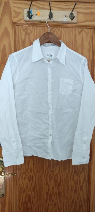 Chaleco de camarera con camisetas