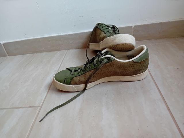 Scarpe Adidas taglia 42