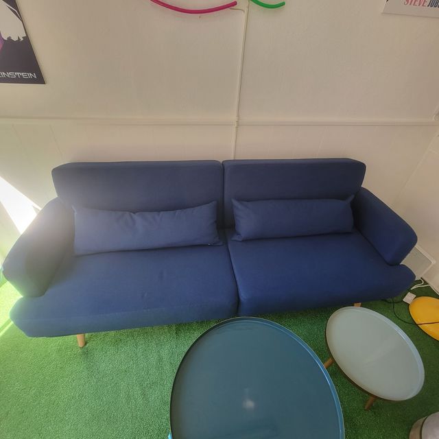 Sofa de Tela Azul Largo