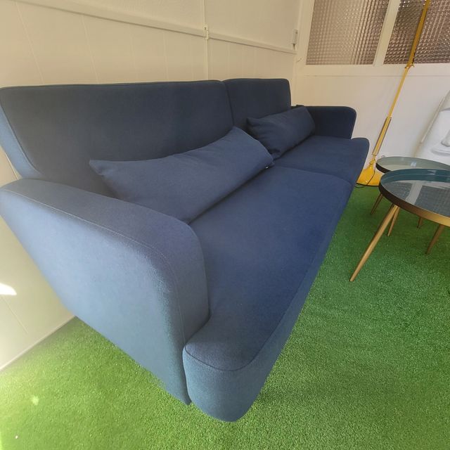 Sofa de Tela Azul Largo
