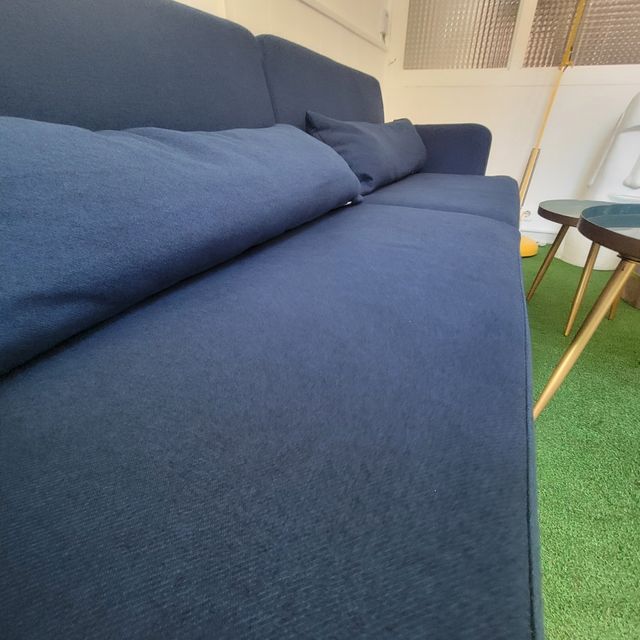Sofa de Tela Azul Largo