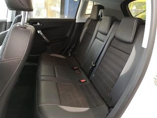 Peugeot 2008 e-HDI 115 Allure 84 kW (115 CV)