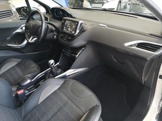 Peugeot 2008 e-HDI 115 Allure 84 kW (115 CV)