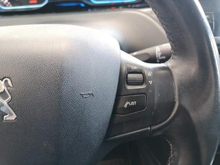 Peugeot 2008 e-HDI 115 Allure 84 kW (115 CV)