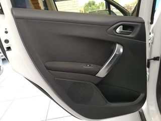 Peugeot 2008 e-HDI 115 Allure 84 kW (115 CV)